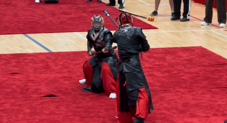 左手执笔 右手舞枪“峨眉杯”国际武术大赛卫冕冠军吴啸的文武双修之路