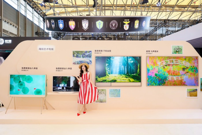 打造氛围感客厅！海信罗马假日艺术电视“高颜”亮相AWE