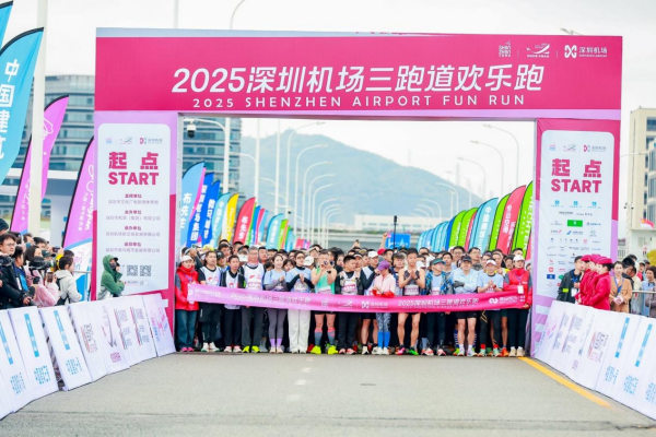 与飞机“竞速”，布先生助力深圳机场三跑道欢乐跑