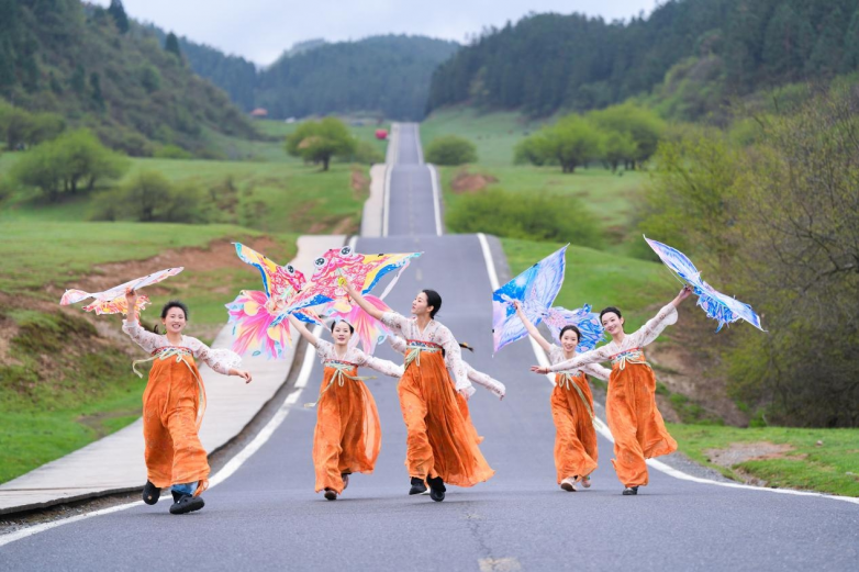 五一假期去哪儿玩？到武隆仙女山赴一场 “云端风筝之约”吧！