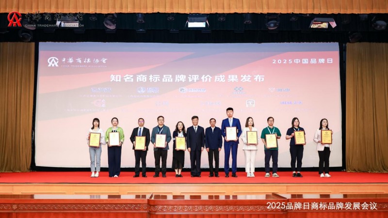 行业首创认证，雅迪电动车荣获“AAA级知名商标品牌”