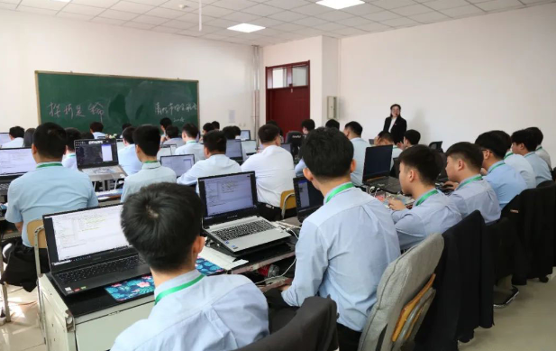 选对专业，开启优质就业新征程——北京八维研修学院助力学子圆梦