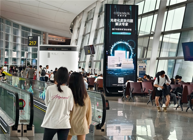 成都天府机场限时快闪，华妍光钥邀你查收护肤旅行套装