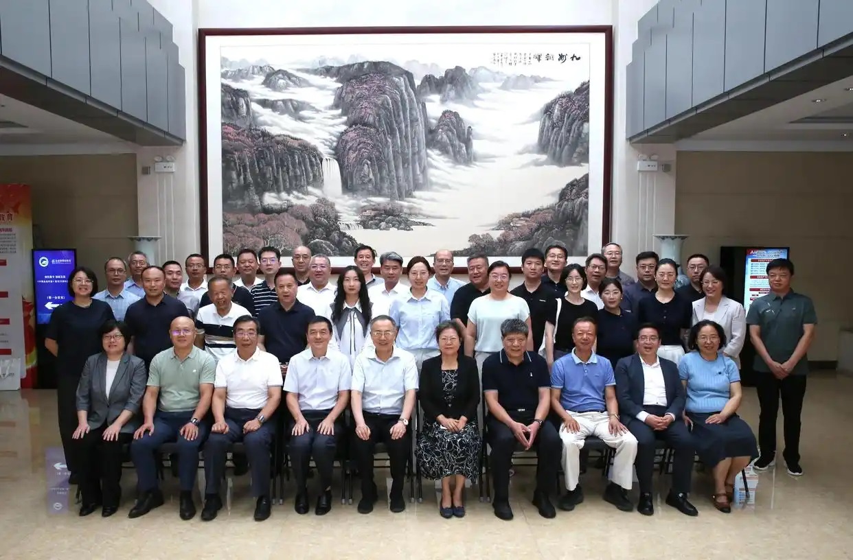 《中国企业年鉴》创刊35周年座谈会在京举办