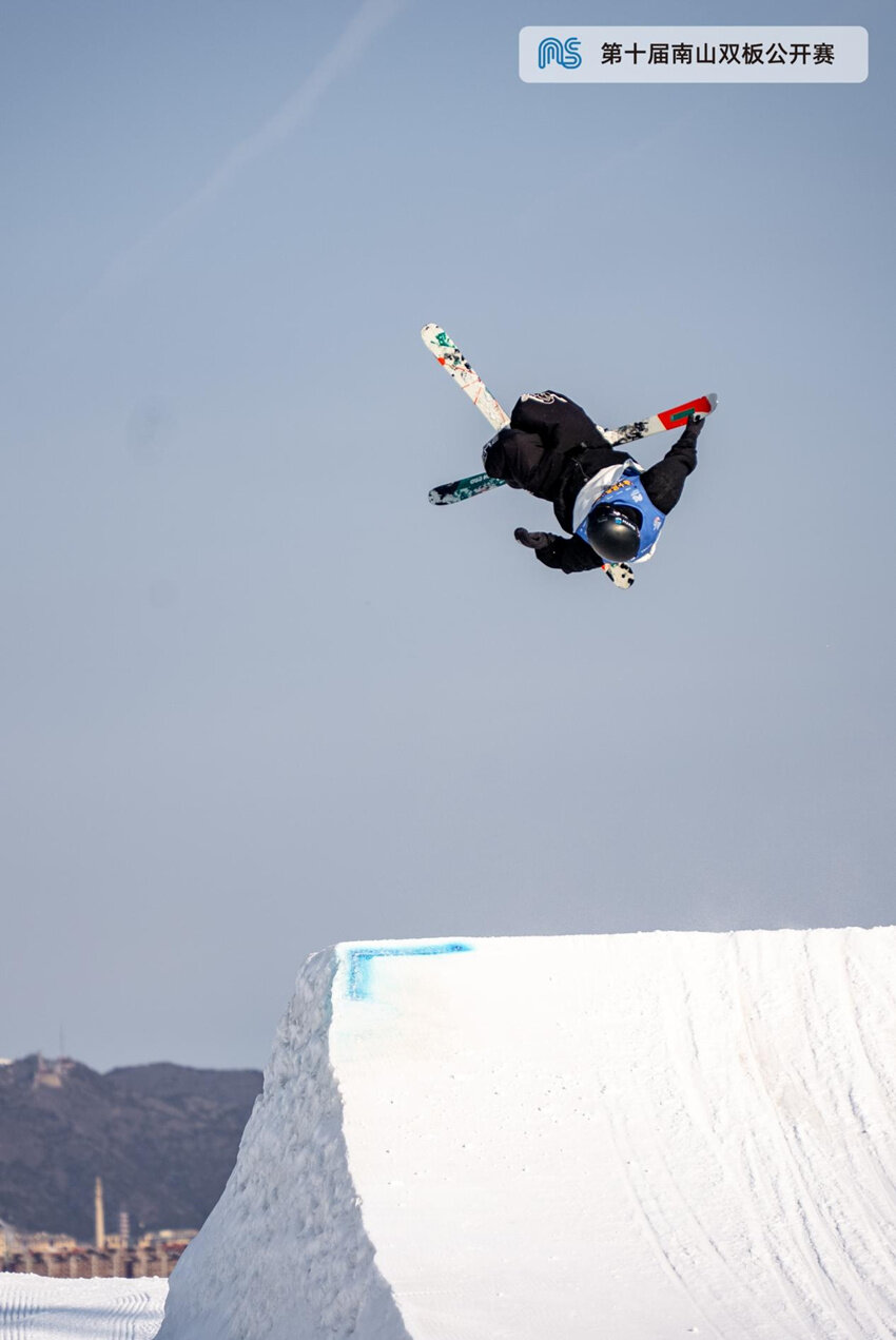 第十届南山双板公开赛圆满落幕,青少年新秀展露锋芒