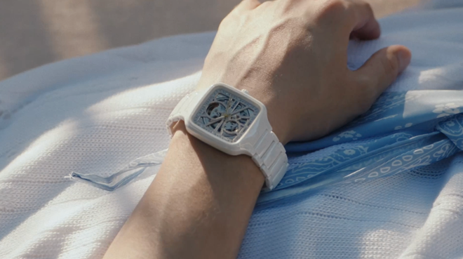 05 檀健次演绎真我系列开芯机械腕表“极光白”.png