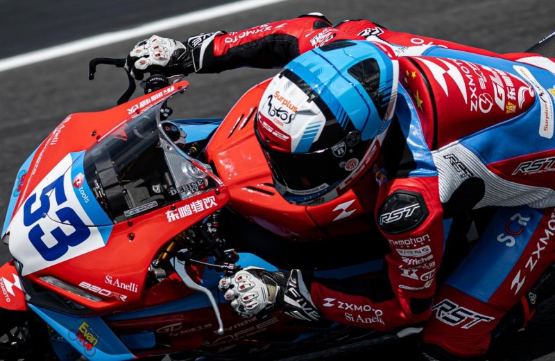 WSBK葡萄牙站夺冠刷屏全网，东鹏特饮助力张雪机车书写中国速度