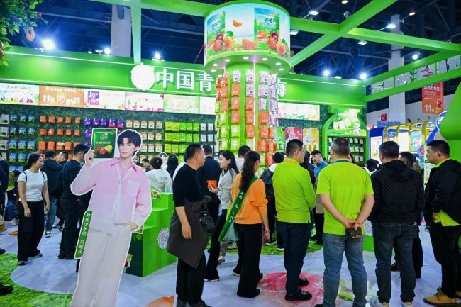 闪耀糖酒会，溜溜梅“打梅打”乌梅山楂软糖引领健康开味新潮流