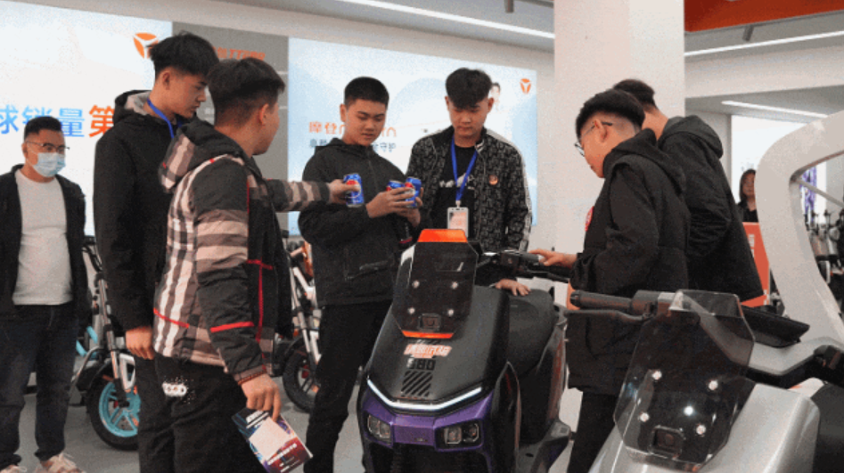 领跑绿色智能出行，雅迪冠能系列缔造行业热销传奇