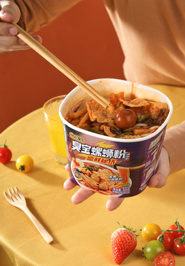 领跑市场后的品类深耕，臭宝冲泡螺蛳粉锁定“随时随地嗦粉”心智