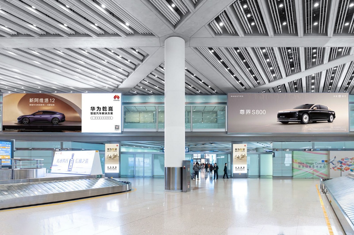 华为智擎广告登陆全国核心机场，智能汽车“新三大件”时代拉开序幕