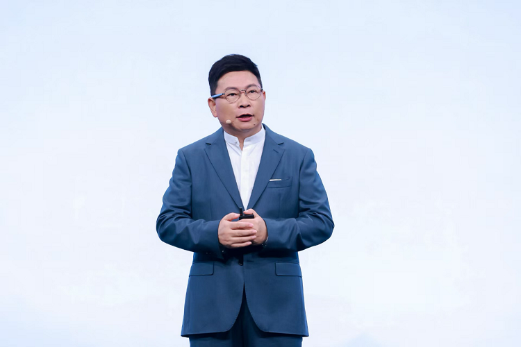 华为余承东发布华为DriveONE中文品牌“华为智擎”，持续引领新能源汽车电动化升级