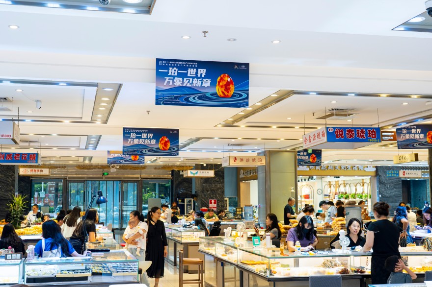 13.第二十二届文博会松岗琥珀分会场购物场景.jpg