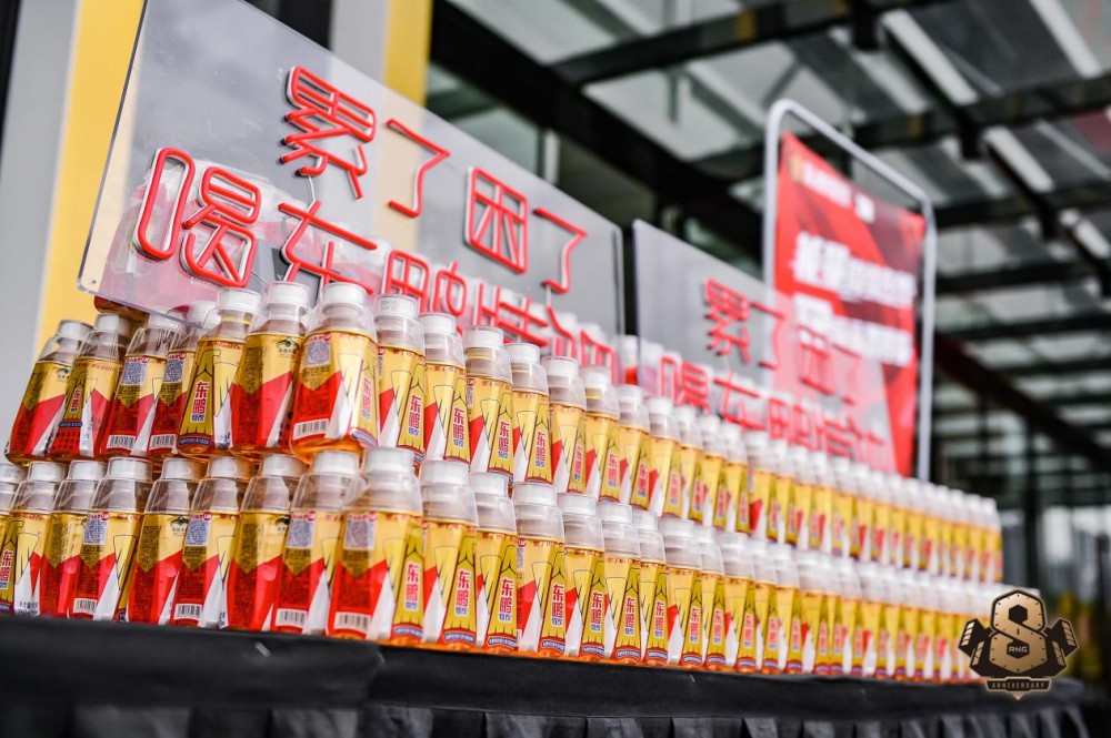 东鹏饮料以供应链和全国化网络筑牢基础，实现业绩与份额双提升