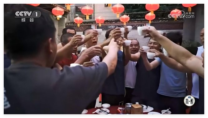 百舸扬舟酒香相伴，红荔红米酒见证龙舟精神与岭南烟火
