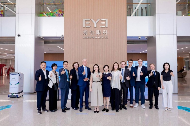 国际交流赋能屈光高质量发展｜蔡司全球屈光核心管理团队莅临上海爱尔眼科参访交流