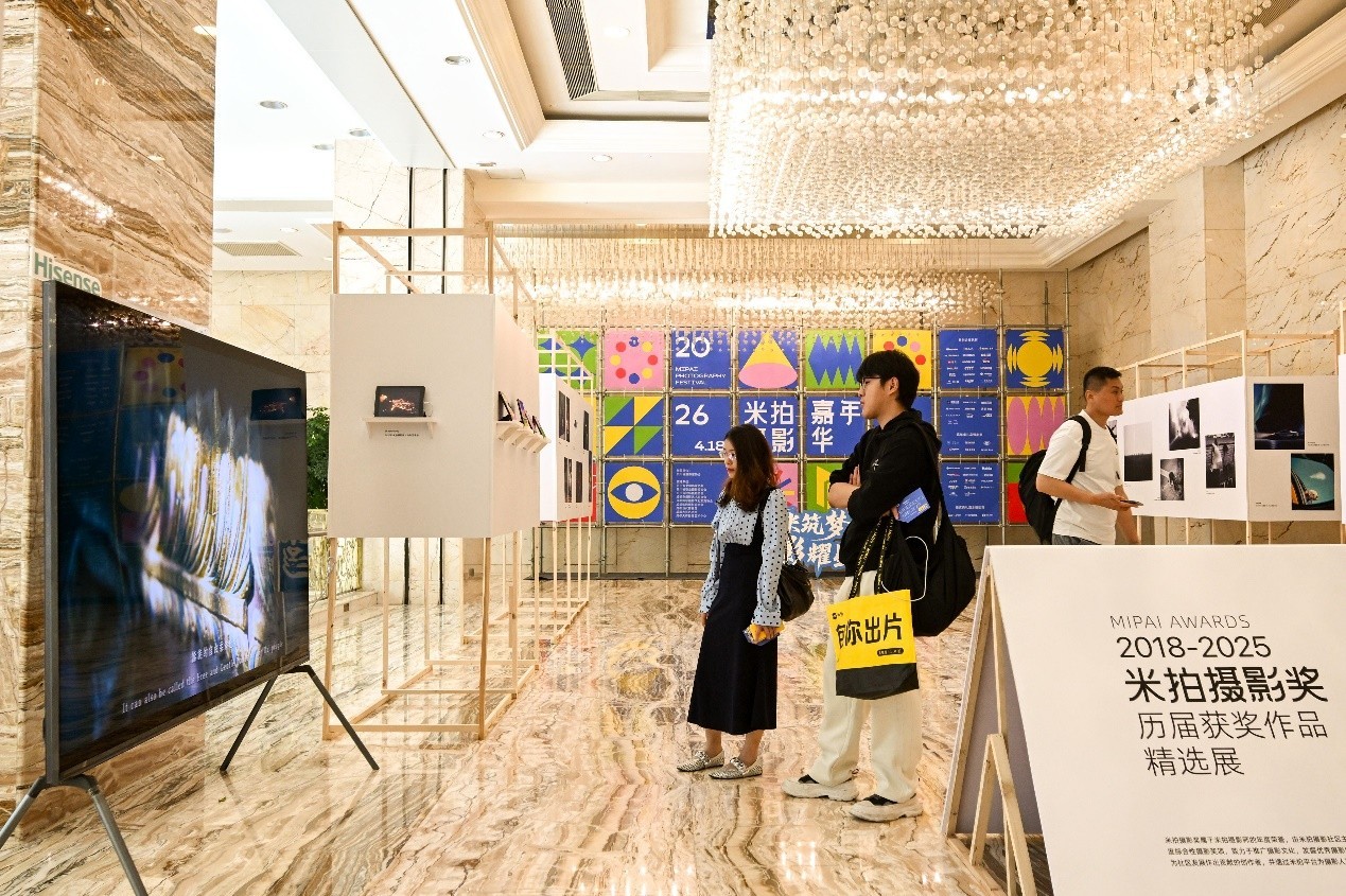 跳出数码参数内卷,海信百吋电视给出摄影行业适配方案 跳出数码参数内卷,海信百吋电视给出摄影行业适配方案