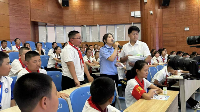 警保携手筑防线 安全知识进校园