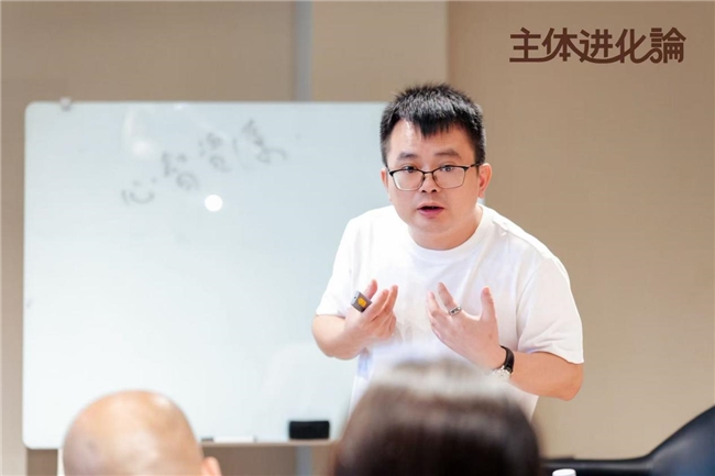 李龙：从法学教授到百万粉丝博主，“主体进化论”里的创业心性密码